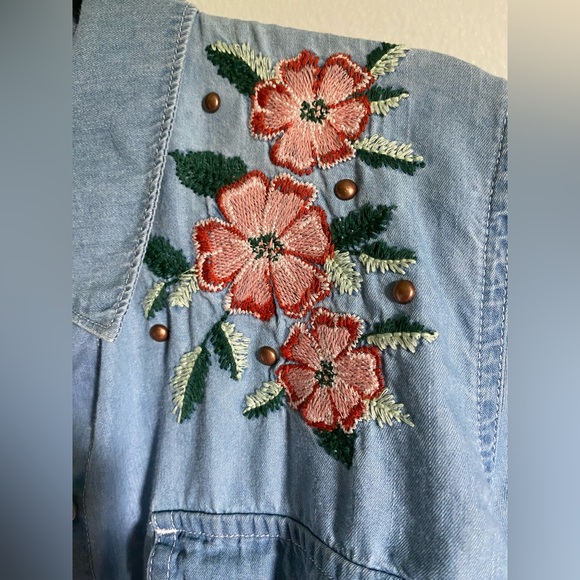 Haute Hippie | Medium Chambray "Lucia" Floral Embroidered Collared Button Down - Picture 5 of 9